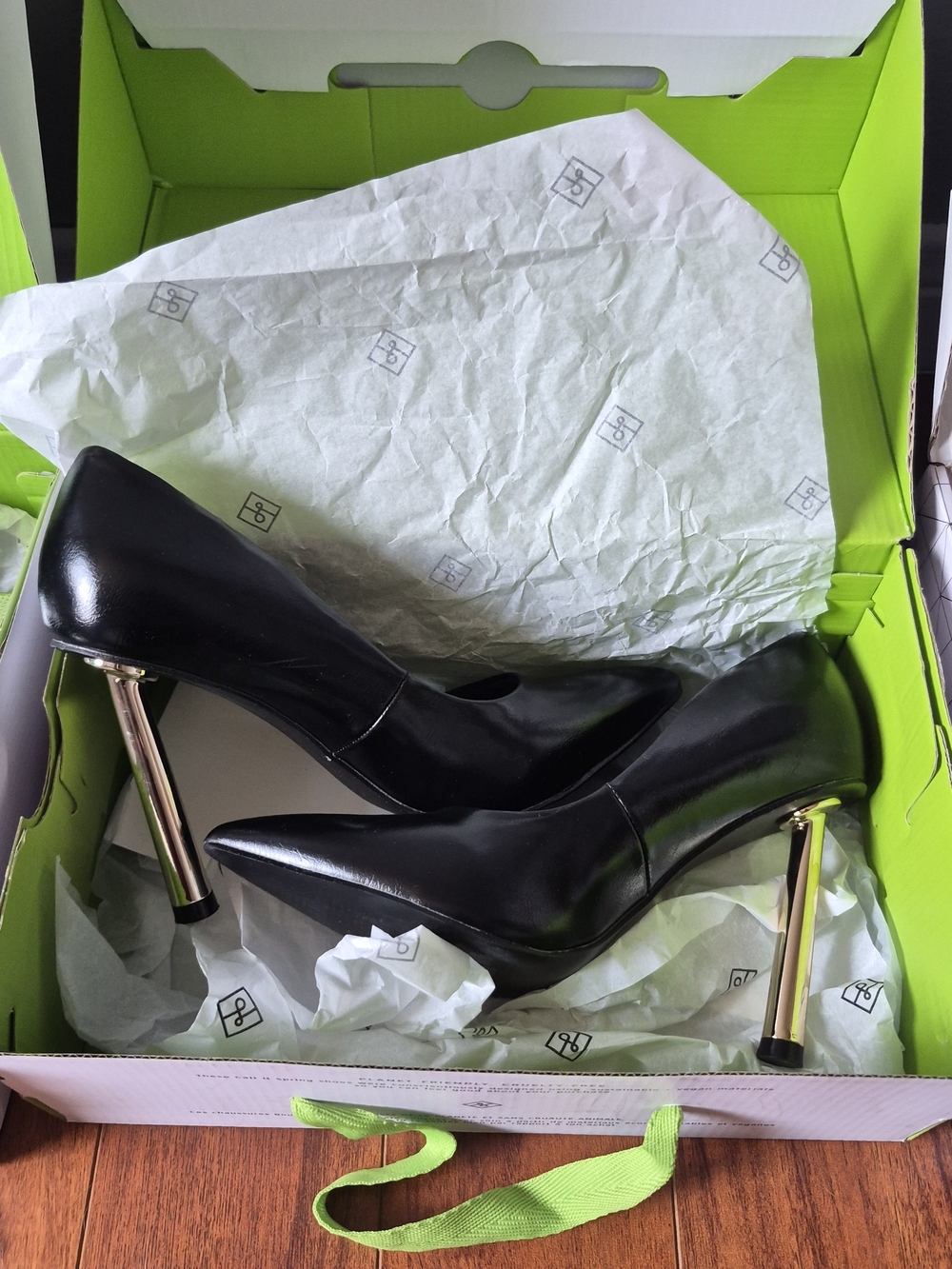 NEW CALL IT SPRING Black Pointed-Toe Pumps with Gold Metallic Stiletto Heel 6.5